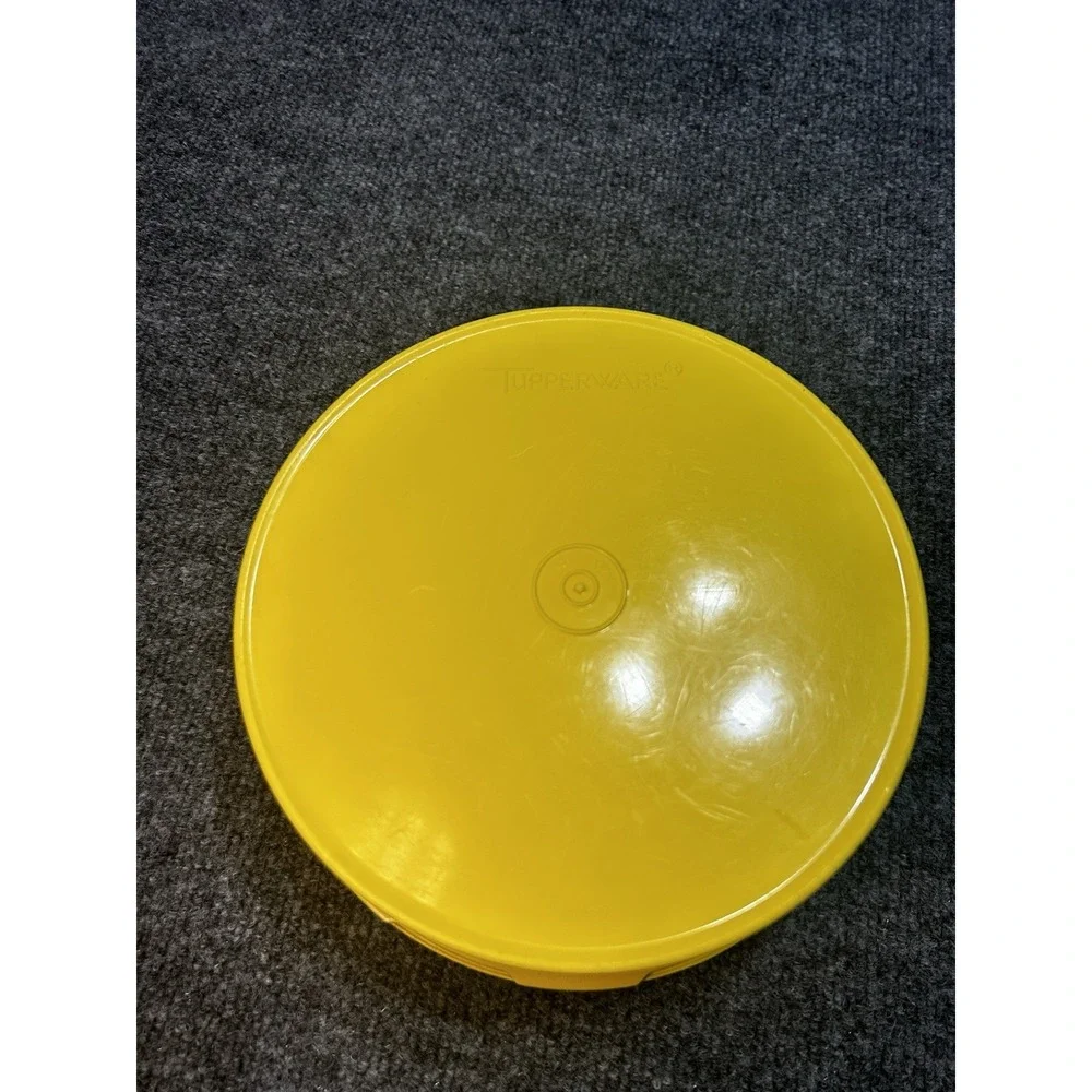 Tupperware Yellow Sunburt SERVALIER Canister 1204-9 w/Lid 1205-7 Vintage 8 Cup